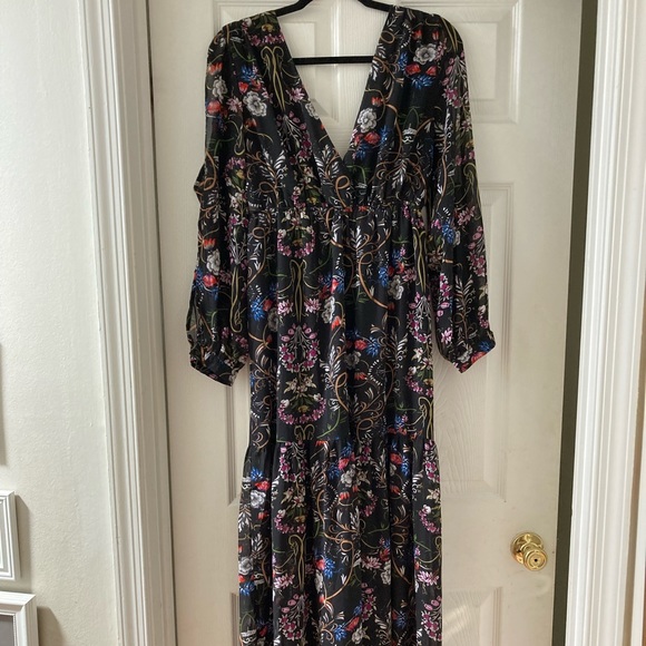 Unique Black/floral Maxi dress - Picture 4 of 5